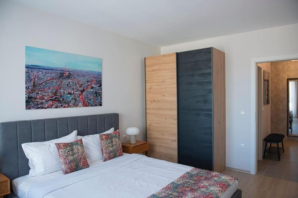 New York: A Spacious Modern Apartment With Parking Sofía Exterior foto